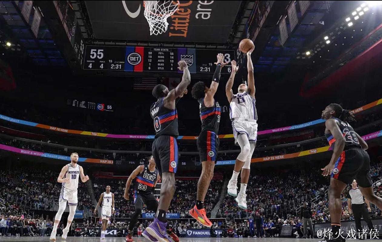 默里上半场7投4中，三分1中1得到13分2篮板2助攻