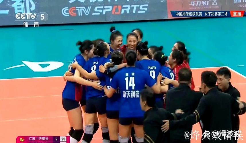 上海女排击败江苏队继续领跑排超联赛,榜首大战折射中国女排新老交替整体格局 上海女排击败江苏队继续领跑排超联赛,榜首大战折射中国女排新老交替整体格局
