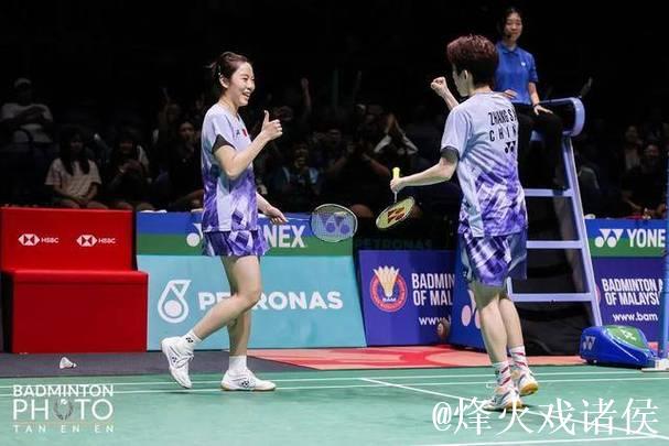 马来西亚羽毛球公开赛：国羽混双三对组合晋级8强