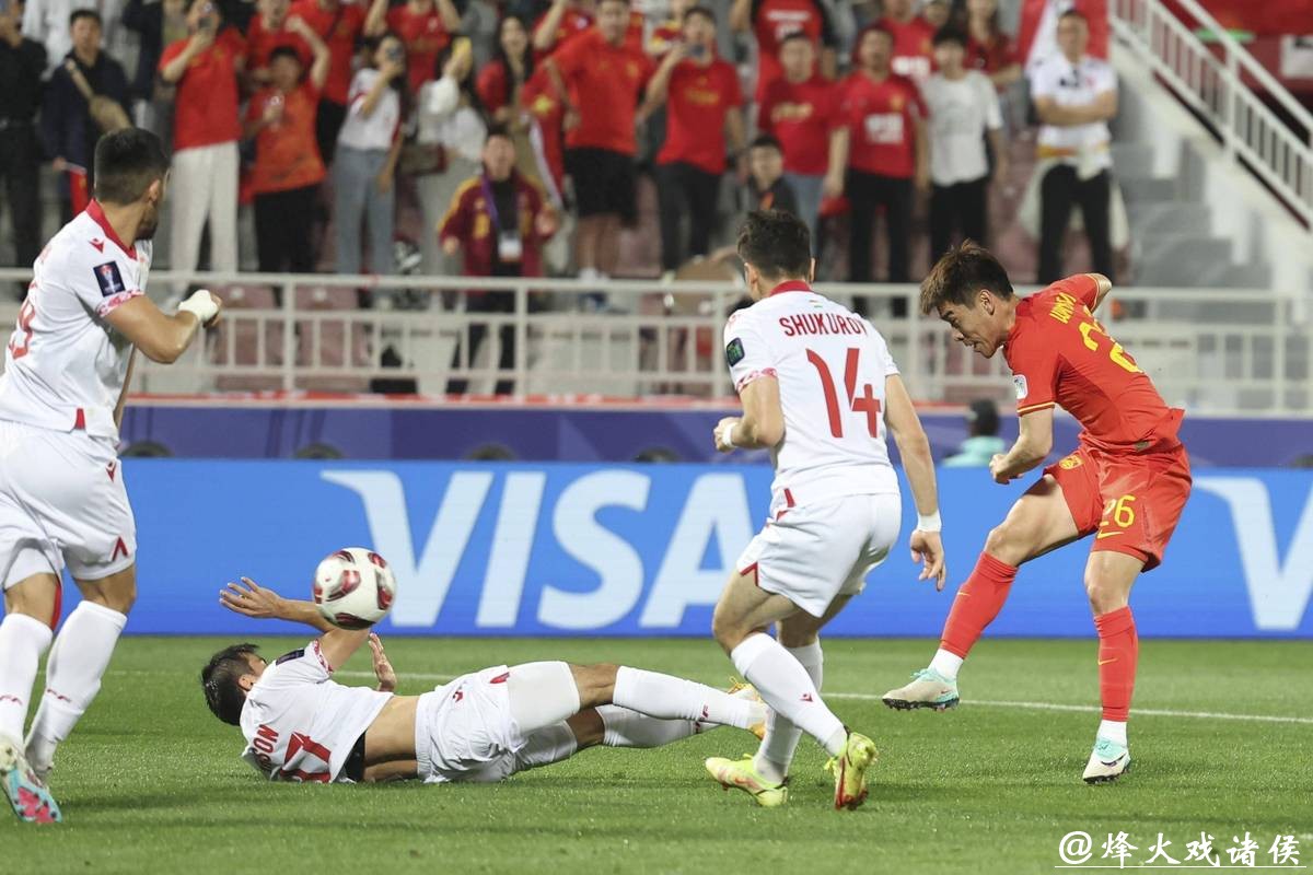 激烈角逐亚洲杯赛场 激烈角逐亚洲杯赛场